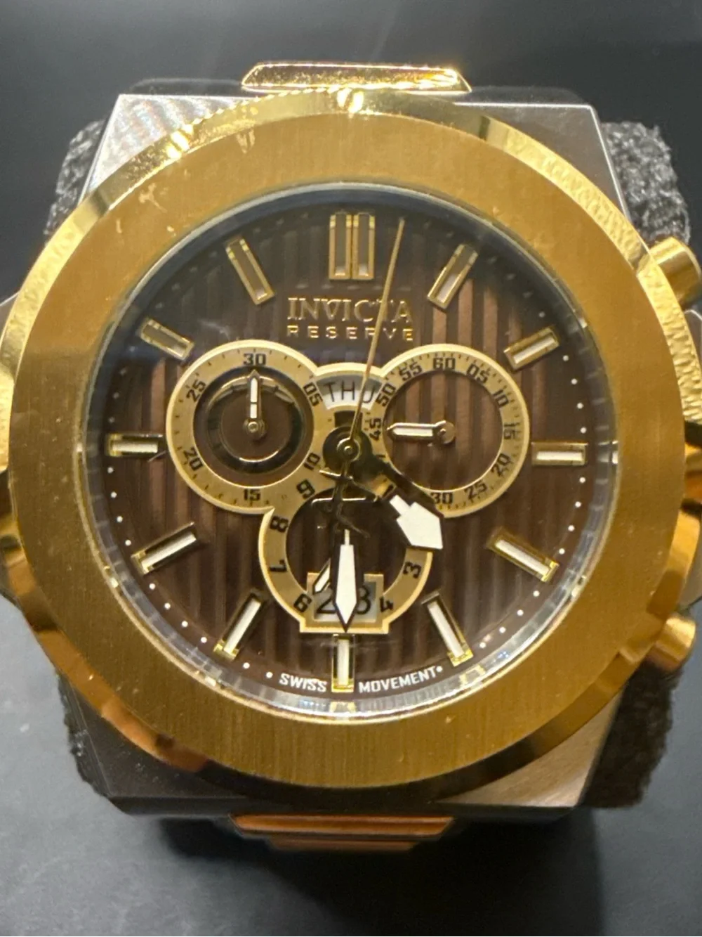 Invicta Reserve Akula model 31679 New Battery 3 Watch Case Included